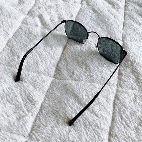 BAILEY NELSON SUNGLASSES - Picture 3 of 4